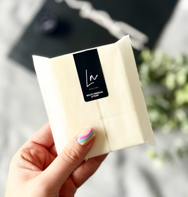 White Freesias & Pear Luxury Wax Melt